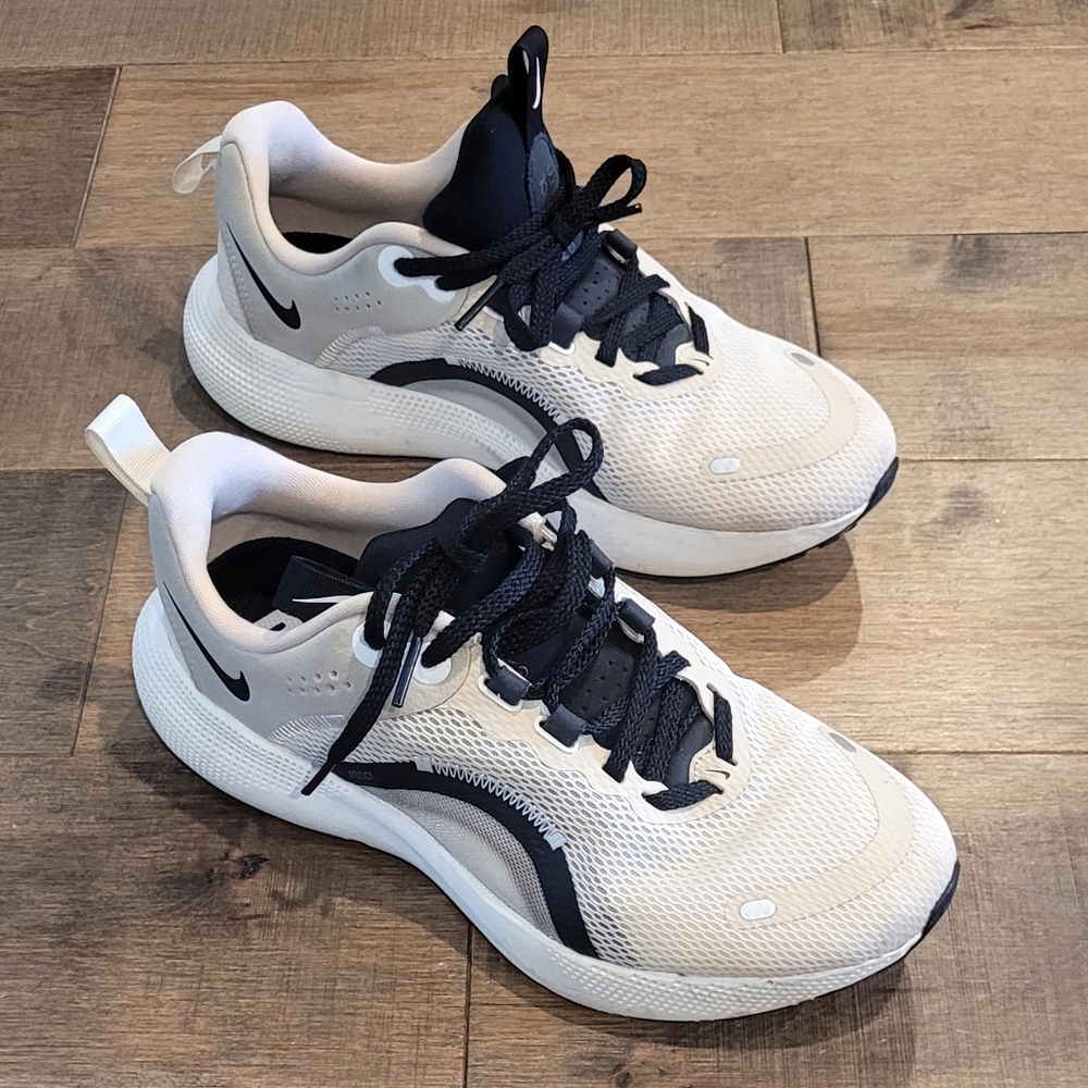Nike Cream and Black Running Shoes